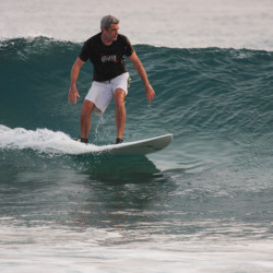 Kölner Surflegende auf den Malediven – Mike Jucker Hawai’i ist dabei