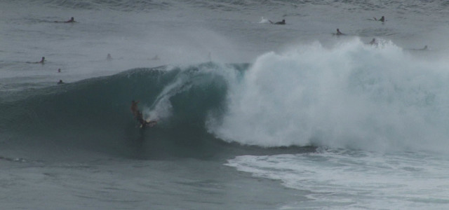 Pictures of the day – Maximum Jaws and collisions at Honolua Bay